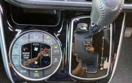 Toyota Voxy III, 2021 год, 2 295 000 рублей, 16 фотография