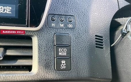 Toyota Voxy III, 2021 год, 2 295 000 рублей, 12 фотография