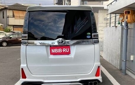 Toyota Voxy III, 2021 год, 2 295 000 рублей, 5 фотография