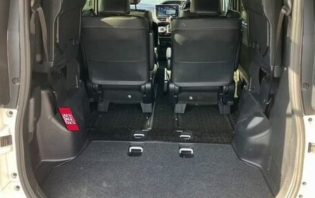 Toyota Voxy III, 2021 год, 2 295 000 рублей, 23 фотография