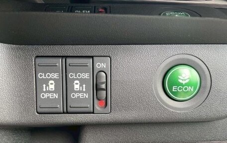 Honda Stepwgn IV, 2021 год, 2 250 000 рублей, 16 фотография