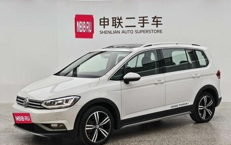 Volkswagen Touran III, 2024 год, 1 890 300 рублей, 1 фотография