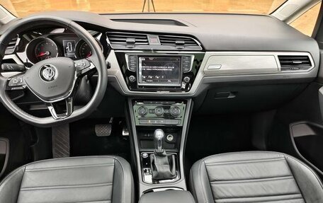 Volkswagen Touran III, 2024 год, 1 890 300 рублей, 7 фотография