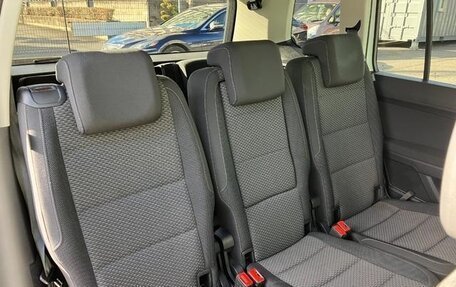 Volkswagen Touran III, 2022 год, 1 250 444 рублей, 32 фотография