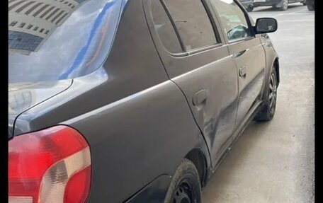 Toyota Platz, 2000 год, 120 000 рублей, 2 фотография