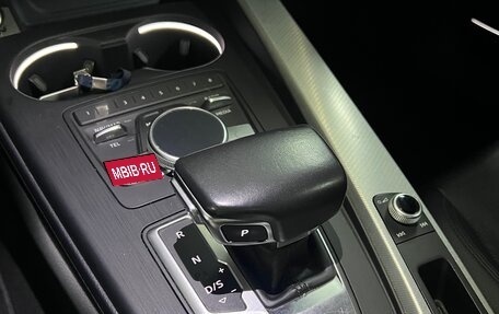 Audi A4, 2018 год, 2 800 000 рублей, 3 фотография