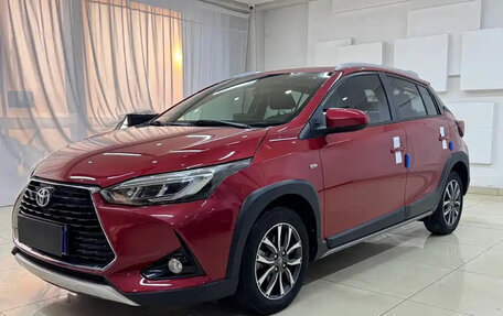 Toyota Yaris XP150 рестайлинг, 2021 год, 1 010 000 рублей, 1 фотография