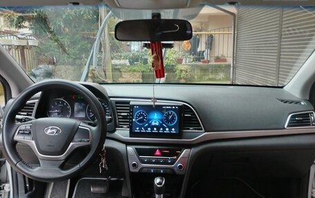 Hyundai Elantra VI рестайлинг, 2016 год, 1 400 000 рублей, 6 фотография