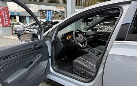 Volkswagen Golf VIII, 2023 год, 1 960 000 рублей, 13 фотография