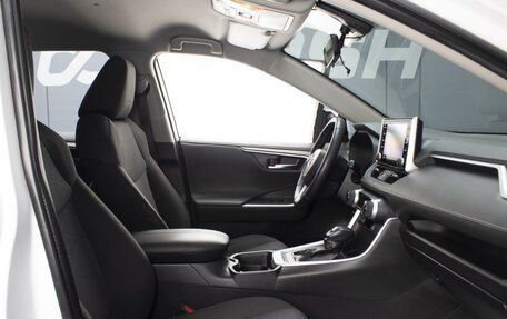 Toyota RAV4, 2020 год, 3 010 000 рублей, 7 фотография