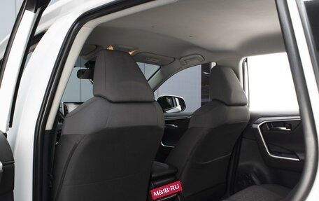 Toyota RAV4, 2020 год, 3 010 000 рублей, 10 фотография