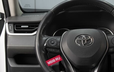 Toyota RAV4, 2020 год, 3 010 000 рублей, 12 фотография