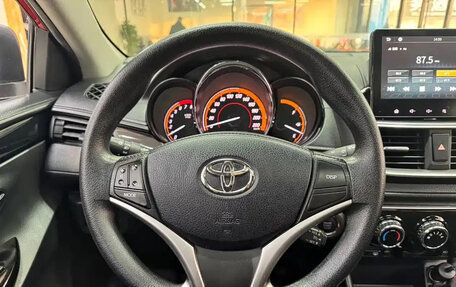 Toyota Yaris XP150 рестайлинг, 2021 год, 1 010 000 рублей, 13 фотография