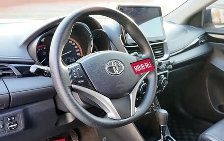 Toyota Yaris XP150 рестайлинг, 2021 год, 990 000 рублей, 10 фотография