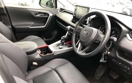 Toyota RAV4, 2022 год, 3 650 000 рублей, 9 фотография