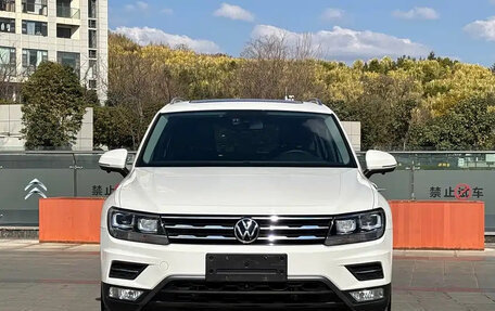 Volkswagen Tiguan II, 2021 год, 1 570 000 рублей, 2 фотография