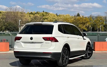 Volkswagen Tiguan II, 2021 год, 1 570 000 рублей, 7 фотография