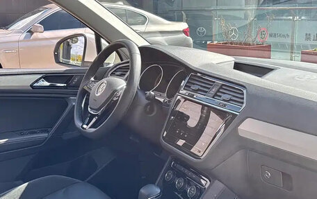 Volkswagen Tiguan II, 2021 год, 1 570 000 рублей, 27 фотография