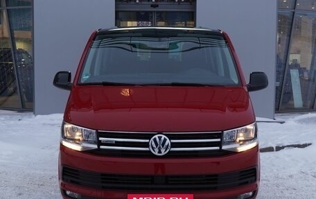 Volkswagen Caravelle T6 рестайлинг, 2019 год, 3 780 000 рублей, 2 фотография