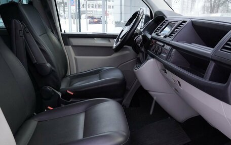 Volkswagen Caravelle T6 рестайлинг, 2019 год, 3 780 000 рублей, 17 фотография