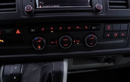 Volkswagen Caravelle T6 рестайлинг, 2019 год, 3 780 000 рублей, 20 фотография