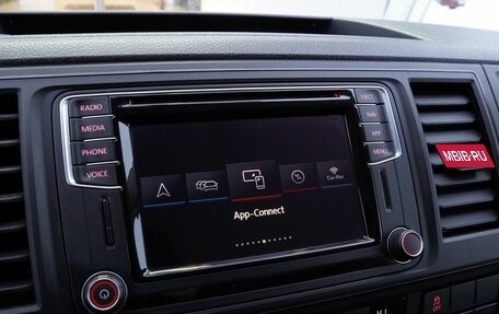 Volkswagen Caravelle T6 рестайлинг, 2019 год, 3 780 000 рублей, 23 фотография