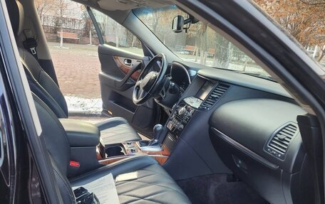 Infiniti QX70, 2016 год, 2 700 000 рублей, 9 фотография