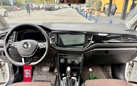 Volkswagen T-Roc I, 2021 год, 1 300 000 рублей, 6 фотография