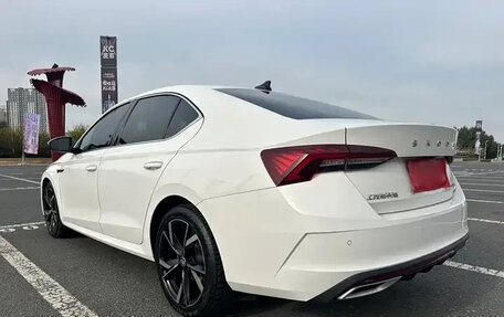 Skoda Octavia IV, 2022 год, 1 687 000 рублей, 2 фотография