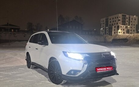 Mitsubishi Outlander III рестайлинг 3, 2022 год, 3 150 000 рублей, 1 фотография