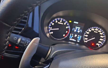 Mitsubishi Outlander III рестайлинг 3, 2022 год, 3 150 000 рублей, 5 фотография