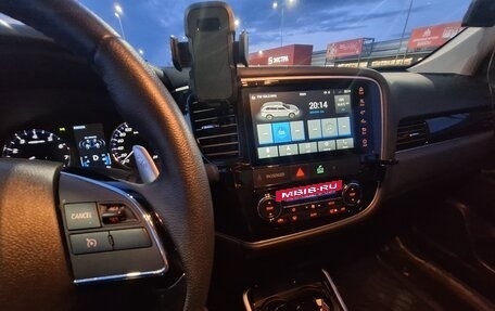 Mitsubishi Outlander III рестайлинг 3, 2022 год, 3 150 000 рублей, 7 фотография