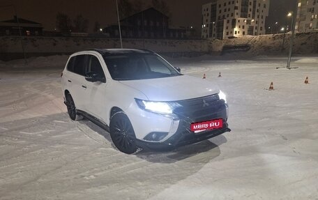 Mitsubishi Outlander III рестайлинг 3, 2022 год, 3 150 000 рублей, 23 фотография