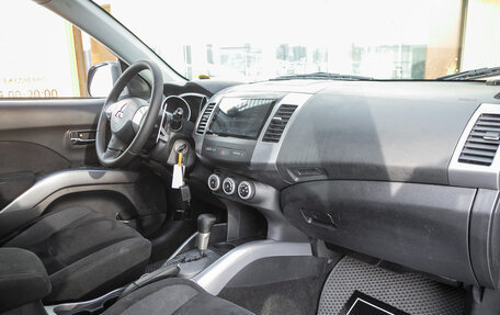 Mitsubishi Outlander III рестайлинг 3, 2008 год, 1 048 000 рублей, 13 фотография