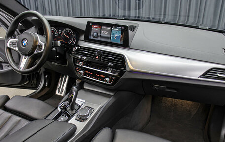 BMW 5 серия, 2018 год, 4 998 000 рублей, 11 фотография