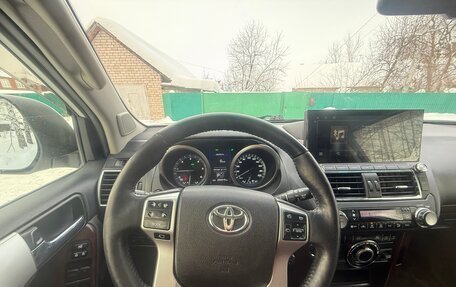 Toyota Land Cruiser Prado 150 рестайлинг 2, 2017 год, 3 500 000 рублей, 11 фотография