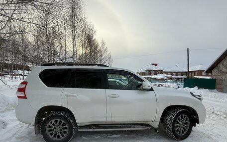 Toyota Land Cruiser Prado 150 рестайлинг 2, 2017 год, 3 500 000 рублей, 7 фотография