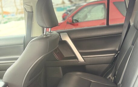 Toyota Land Cruiser Prado 150 рестайлинг 2, 2017 год, 3 500 000 рублей, 8 фотография