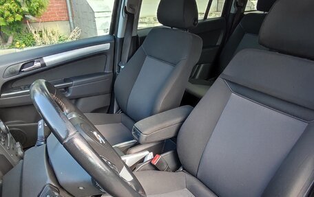 Opel Zafira B, 2010 год, 620 000 рублей, 2 фотография