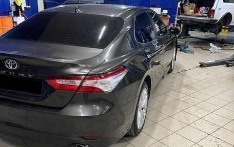 Toyota Camry, 2018 год, 2 030 000 рублей, 3 фотография