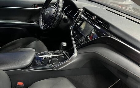 Toyota Camry, 2018 год, 2 030 000 рублей, 8 фотография