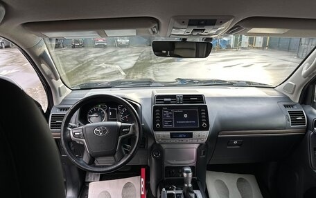 Toyota Land Cruiser Prado 150 рестайлинг 2, 2021 год, 8 000 000 рублей, 6 фотография