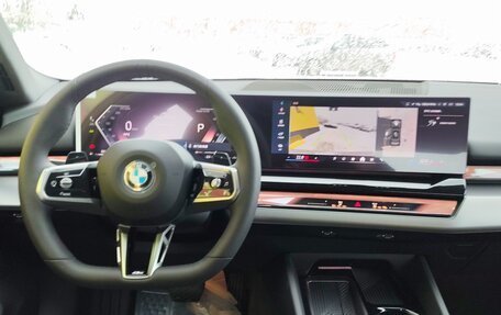 BMW 5 серия, 2025 год, 9 900 000 рублей, 13 фотография