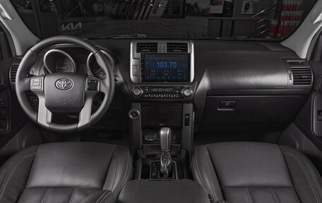 Toyota Land Cruiser Prado 150 рестайлинг 2, 2013 год, 2 605 000 рублей, 8 фотография