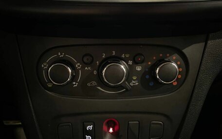 Renault Logan II, 2018 год, 590 000 рублей, 13 фотография