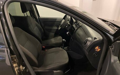 Renault Logan II, 2018 год, 590 000 рублей, 26 фотография