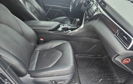 Toyota Camry, 2019 год, 2 100 000 рублей, 13 фотография