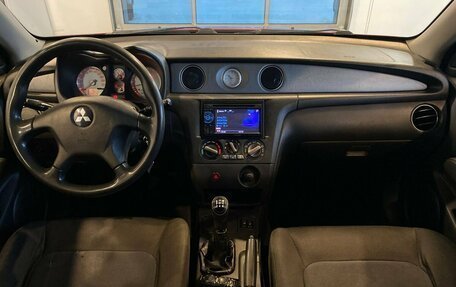 Mitsubishi Outlander III рестайлинг 3, 2004 год, 450 000 рублей, 9 фотография