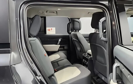 Land Rover Defender II, 2024 год, 12 865 000 рублей, 13 фотография