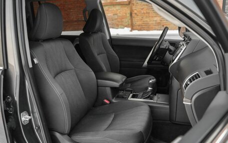 Toyota Land Cruiser Prado 150 рестайлинг 2, 2019 год, 5 370 000 рублей, 32 фотография